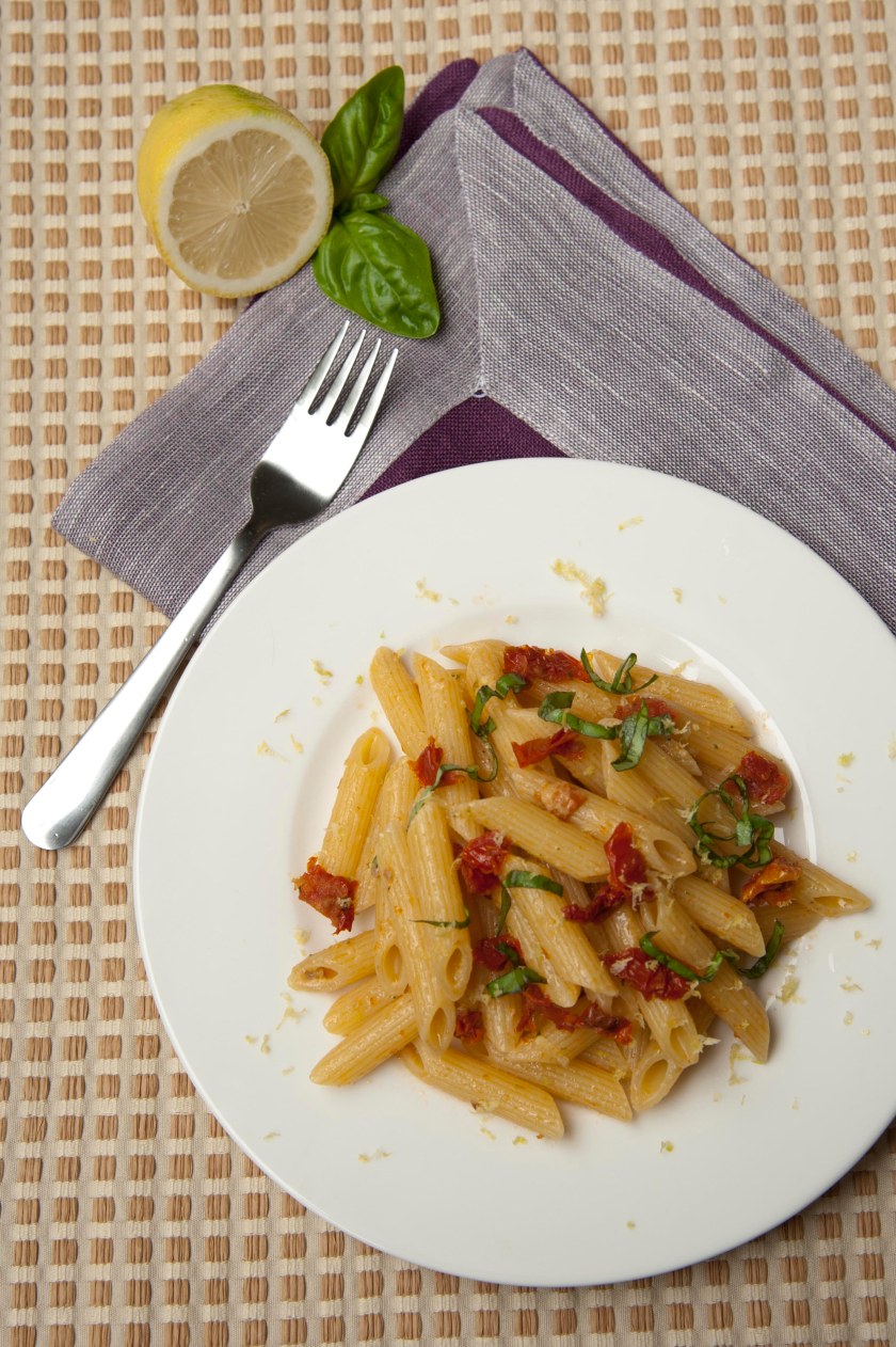 caprino e pomodorini secchi